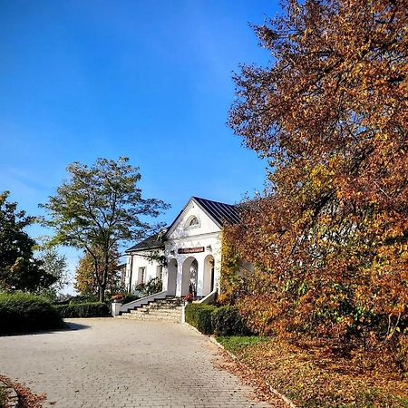 Przybysławice Dwor Na Wichrowym Wzgorzu Bed & Breakfast エクステリア 写真