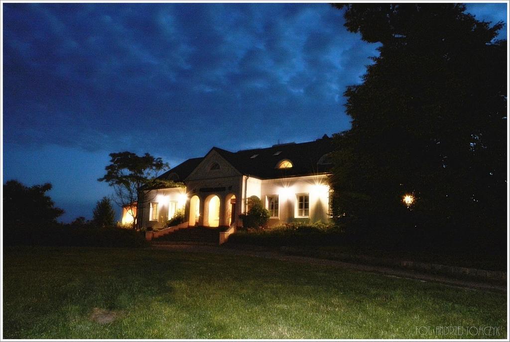 Przybysławice Dwor Na Wichrowym Wzgorzu Bed & Breakfast エクステリア 写真